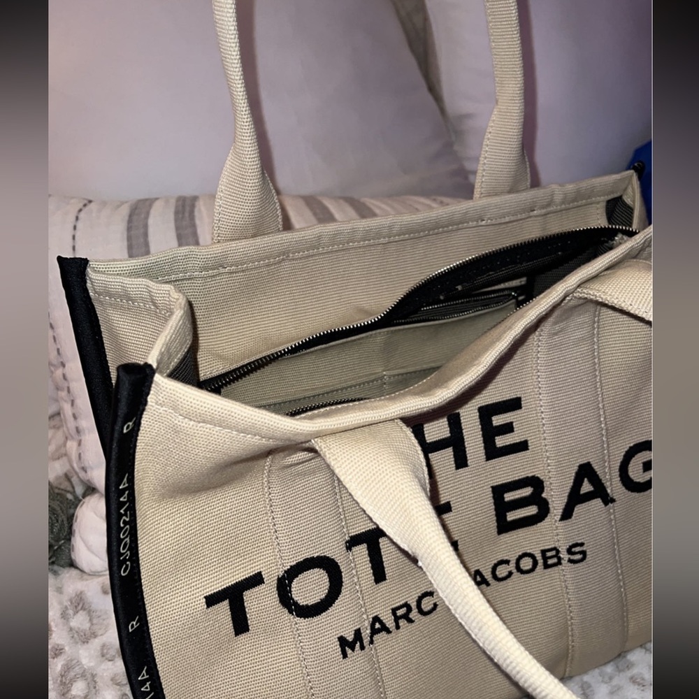 Marc Jacobs large tote - Picture 2 of 2